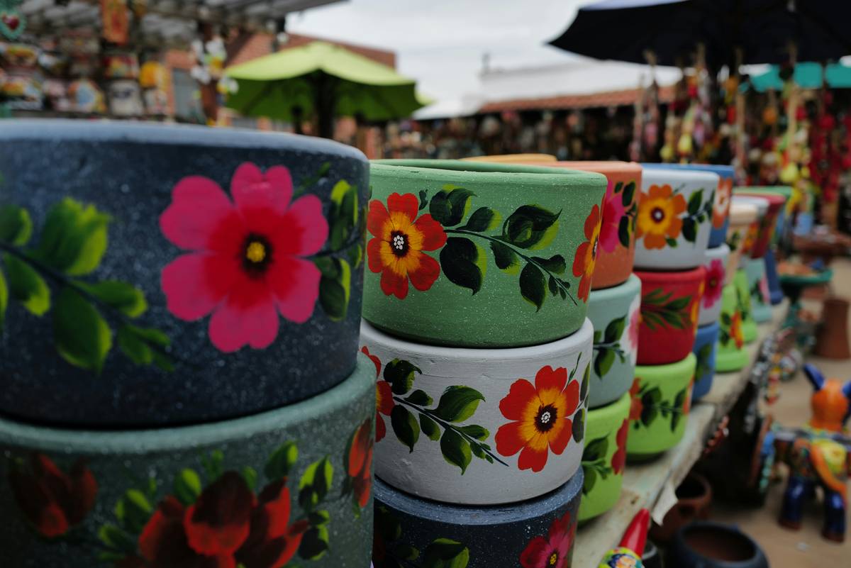 27 Outdoor Garden Craft Ideas That Actually Last (No, Not Just Painted Rocks)