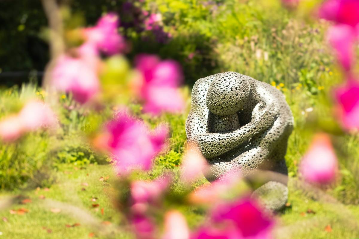 Infographic showing visual impact of garden statues: spaces with intentional focal points receive 63% higher perceived value in homeowner surveys