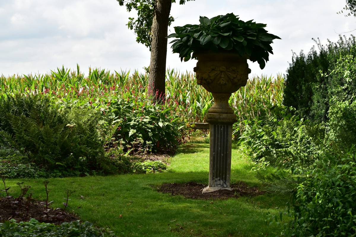 Statue Maintenance Care Garden Outdoor Bar: How to Keep Your Garden Statues Looking Timeless